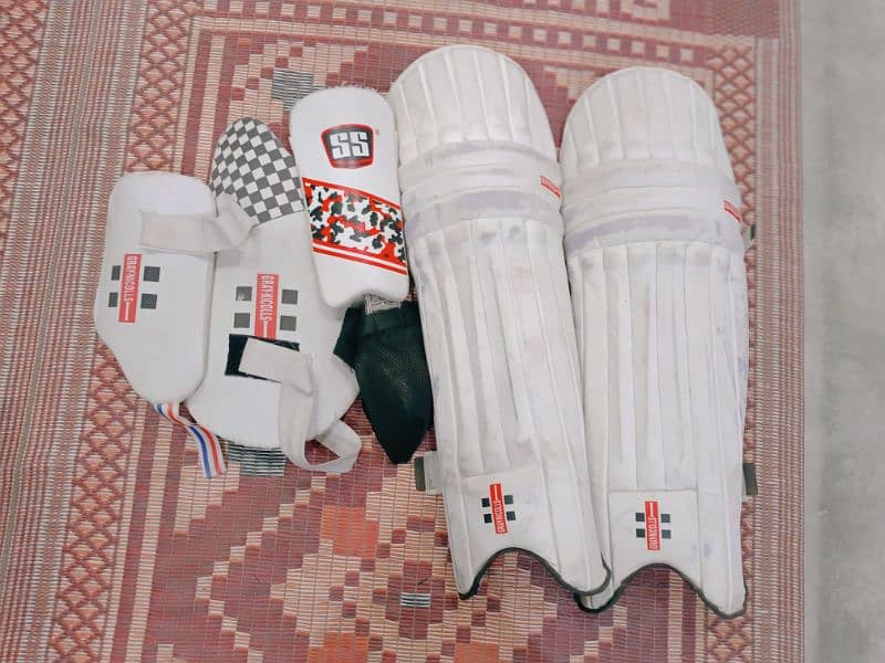 Hard ball cricket kit. Only 4to5 time used. 5