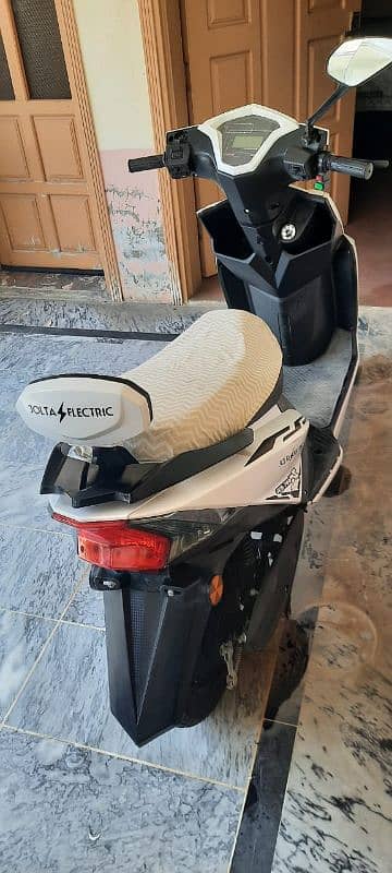 Jolta Electric Scooty JES-70D 1