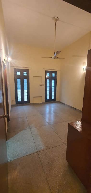 200 SQ yards flat for rent 5