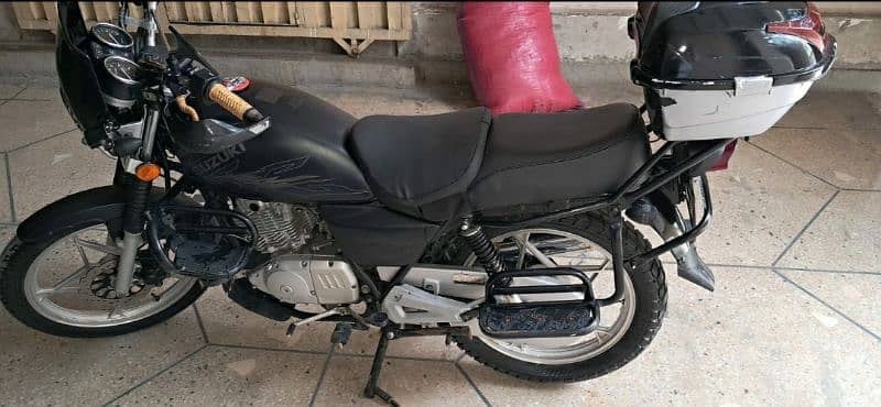 Suzuki GS 150 SE with extra features 5