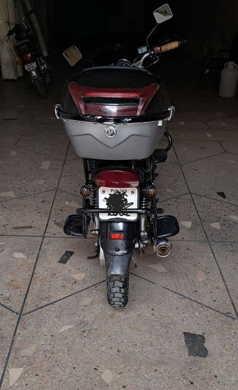 Suzuki GS 150 SE with extra features 6