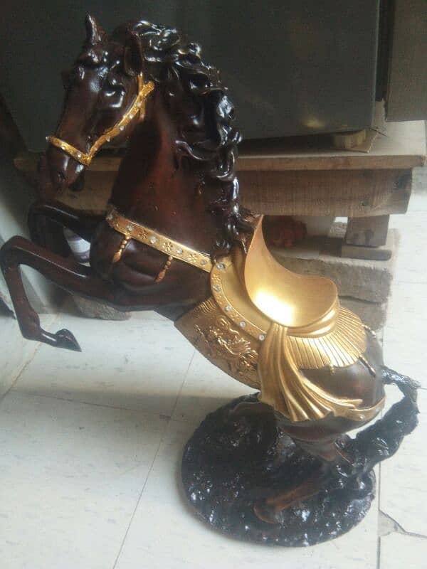 horse sculpture 0