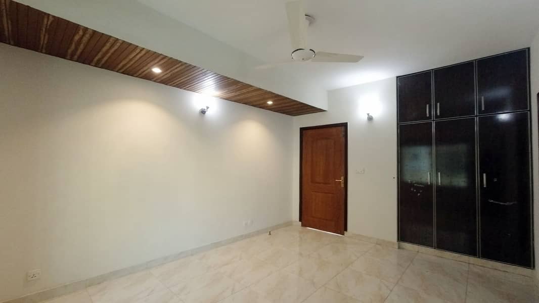 Brand New 3 Bed Flat For Sale In Askari 11 Lahore 8