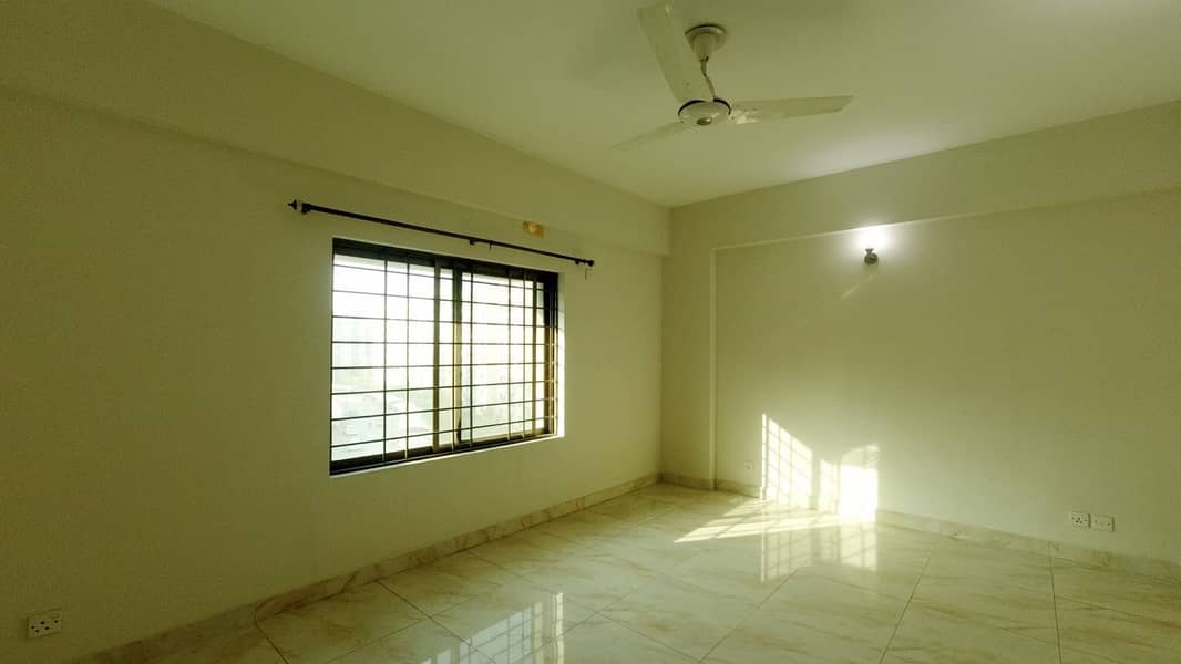 Brand New 3 Bed Flat For Sale In Askari 11 Lahore 11