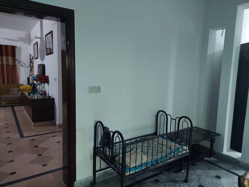 1 kanal lower portion for rent with gas 14