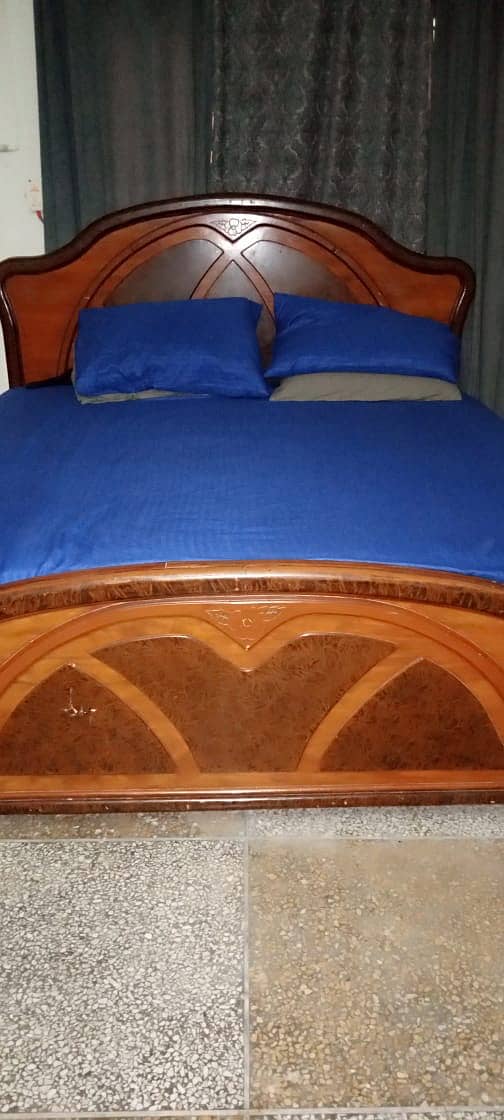 King size bed with two single beds 7