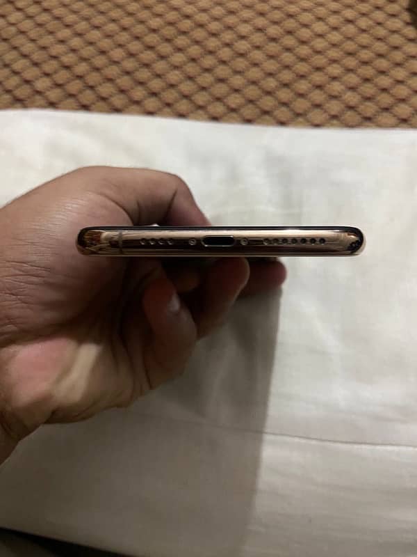 iphone xs max 4