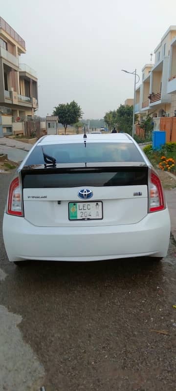 Toyota Prius 2014 S LED edition 3