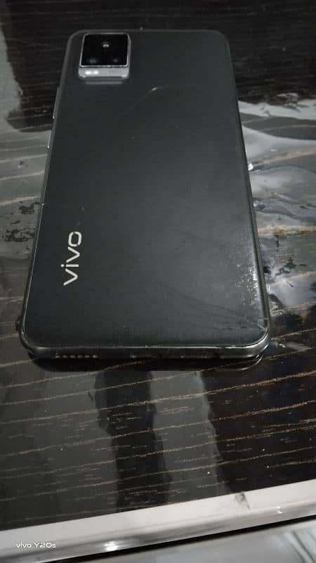 vivo v20 with charger 0