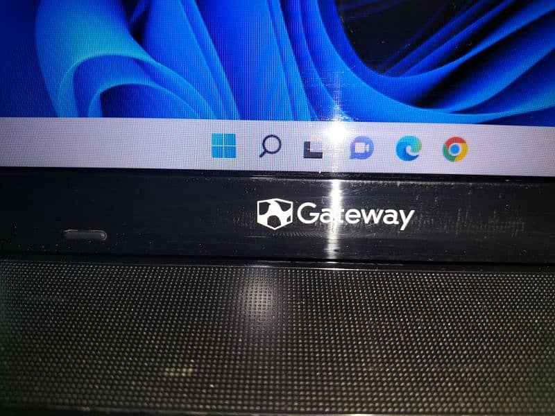 GATEWAY LAPTOP 1