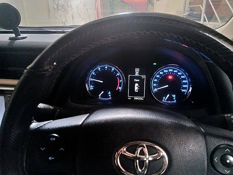 Toyota Corolla altis 1.6 automatic 13