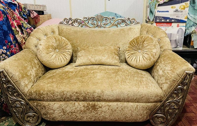 Luxurious Sofa Set for Sale – Excellent Condition! 1