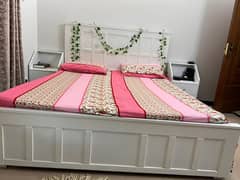 white deko bed