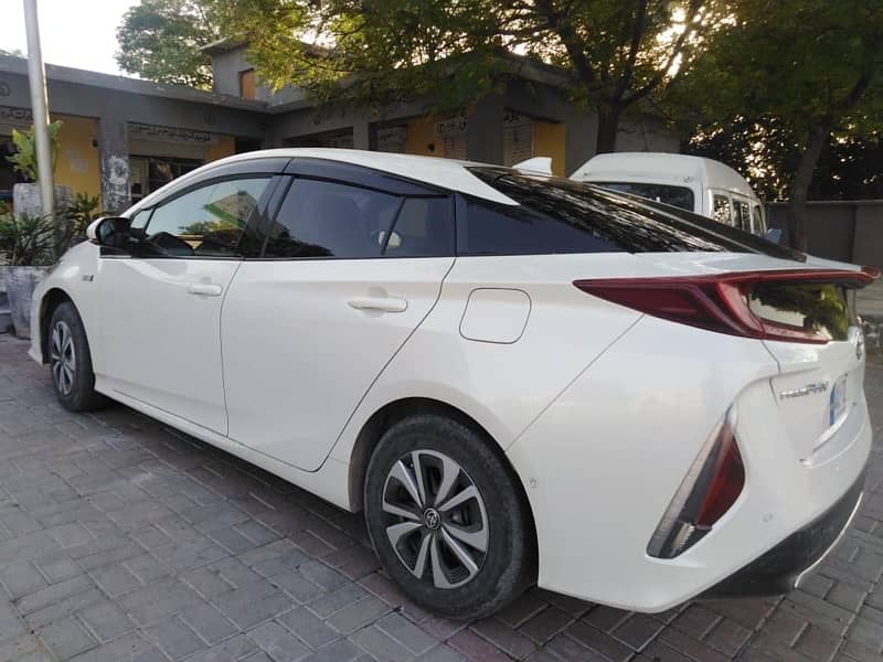 Toyota Prius 2018 Plugin Hybrid 1