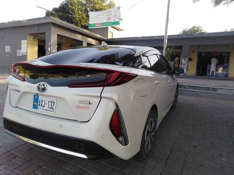 Toyota Prius 2018 Plugin Hybrid 2