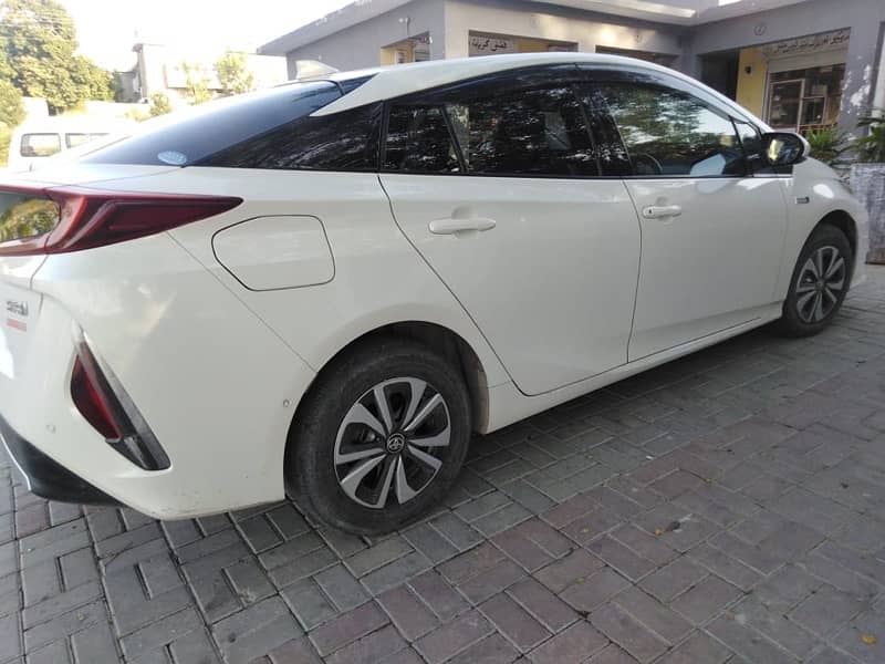 Toyota Prius 2018 Plugin Hybrid 4