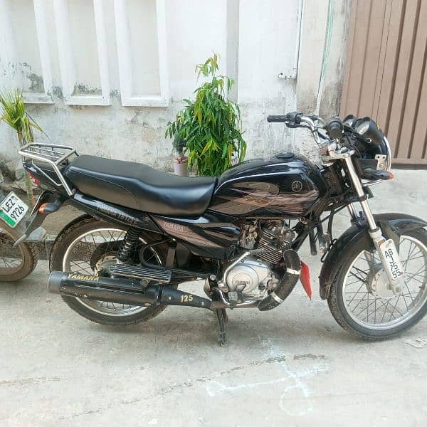 bike yahama 125 good condition 1