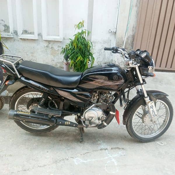 bike yahama 125 good condition 3