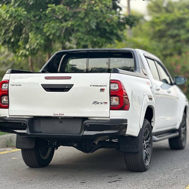 Toyota Hilux 2023 Revo GRS 1