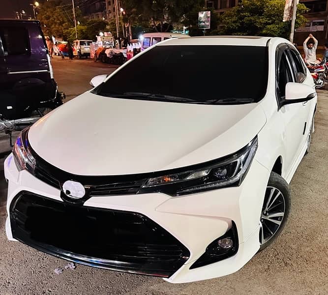 TOYOTA GRANDE 2022 MODEL WHITE WITH BLACK INTERIOR 35kMILLEAGE SPAREUN 2