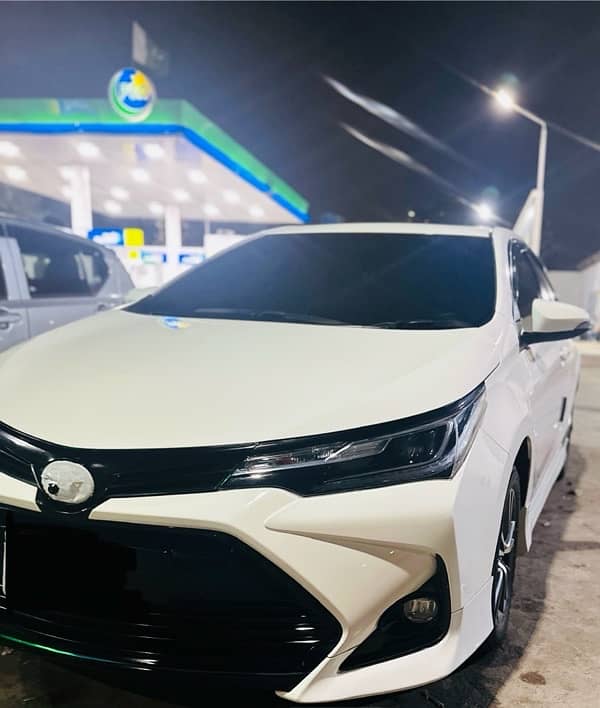 TOYOTA GRANDE 2022 MODEL WHITE WITH BLACK INTERIOR 35kMILLEAGE SPAREUN 6