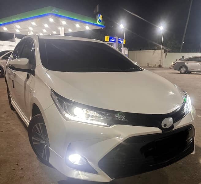 TOYOTA GRANDE 2022 MODEL WHITE WITH BLACK INTERIOR 35kMILLEAGE SPAREUN 8