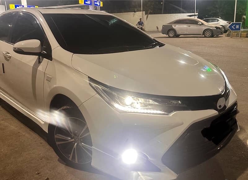 TOYOTA GRANDE 2022 MODEL WHITE WITH BLACK INTERIOR 35kMILLEAGE SPAREUN 10