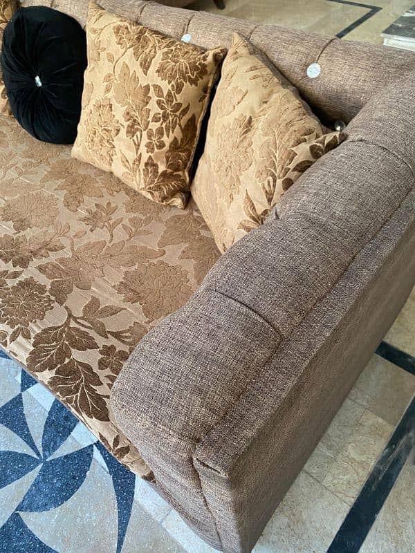 5 Seater Sofa Set neat and clean 5