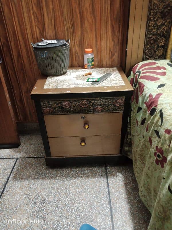 bed dressing and 2 side table 3