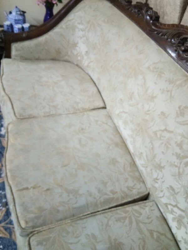 Chinioti Sofa 5 seat with one table 5