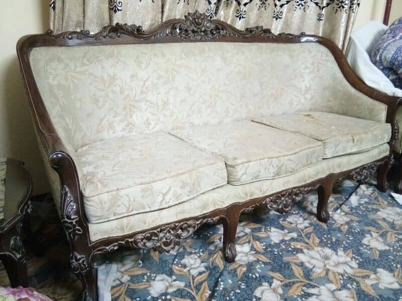 Chinioti Sofa 5 seat with one table 7