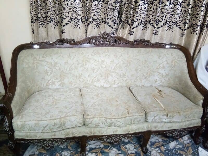 Chinioti Sofa 5 seat with one table 8