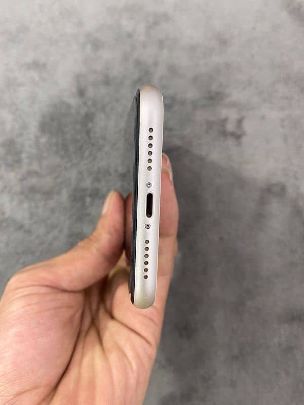 Iphone 11   128gb Factory unlock 2