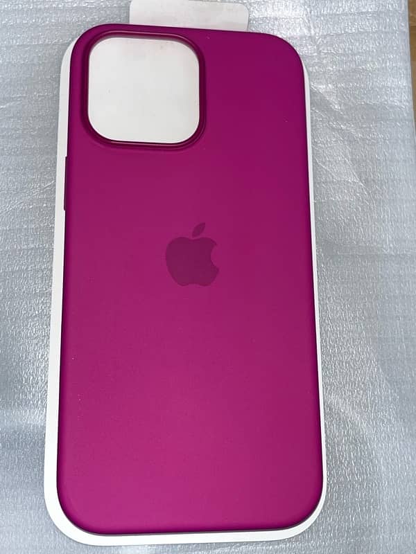 Apple 16 Pro Max silicone case (open box) 1