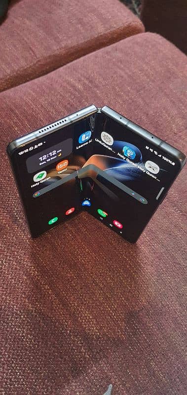 Samsung Z Fold 4 0