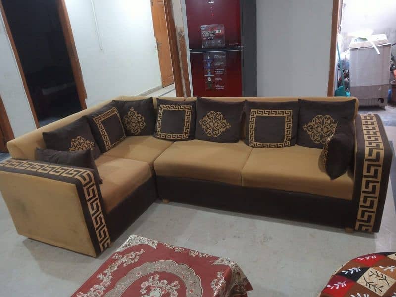 L SHAPED SOFA IN VERY GOOD CONDITION 0