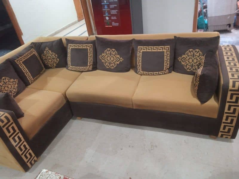 L SHAPED SOFA IN VERY GOOD CONDITION 1