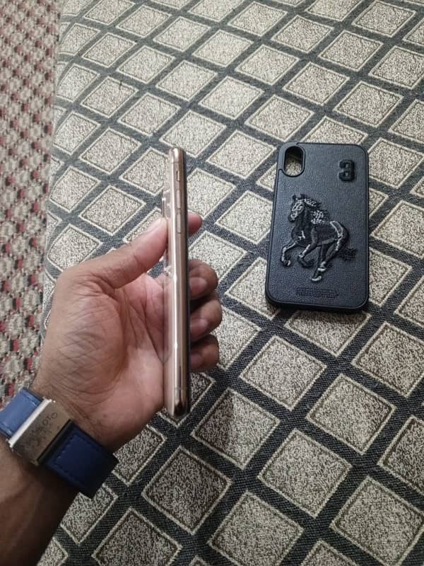 i phone xs pta approved 64 gb batrry 76  facs id trutun on sab oky hy 2