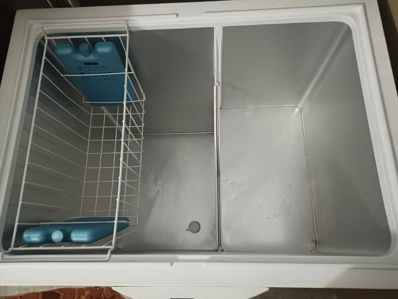 Company Dawlance Deep Freezer 2