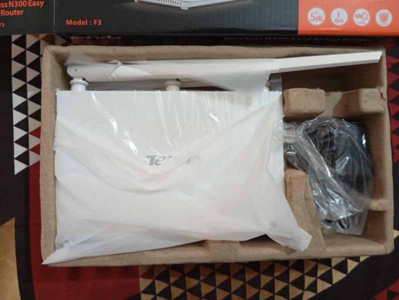 Tenda N300 F3 wifi router brand new 0