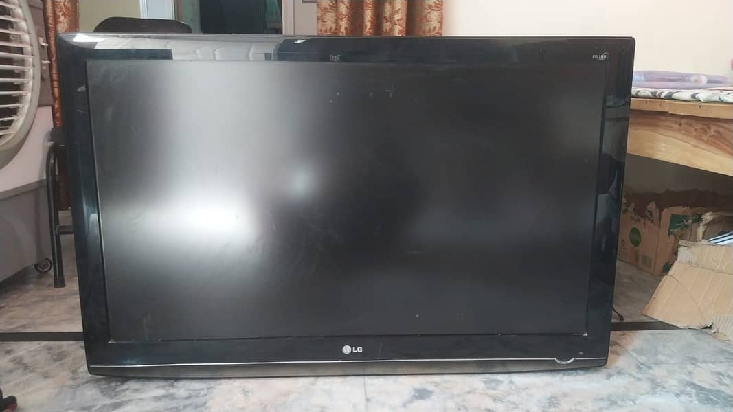 LG LCD 42 inch Full HD made in Korea, we brough it from Qatar 2