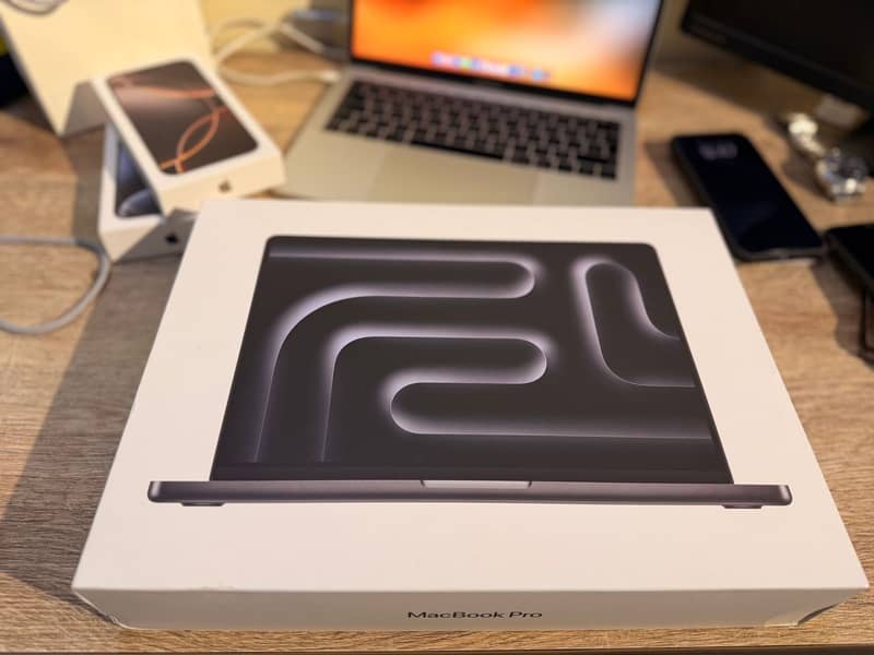 Macbook Pro 14 inch M3 Pro 18gb 512gb space Black Box packed nonactv 2