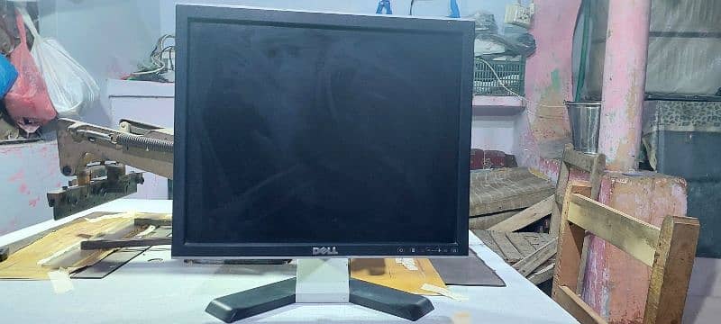 Dell LCD 17 incha best quality all okay  10by10 condition 0