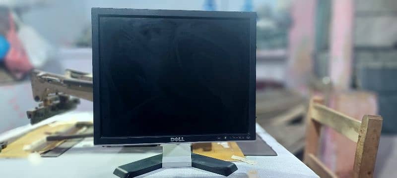 Dell LCD 17 incha best quality all okay  10by10 condition 2