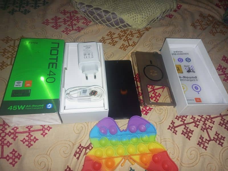 Infinix Note 40. one month use only all accessories box. 8+8/256. 0