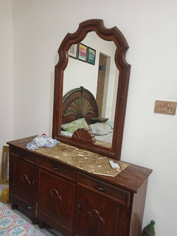 Dressing table and showcase for sale 0