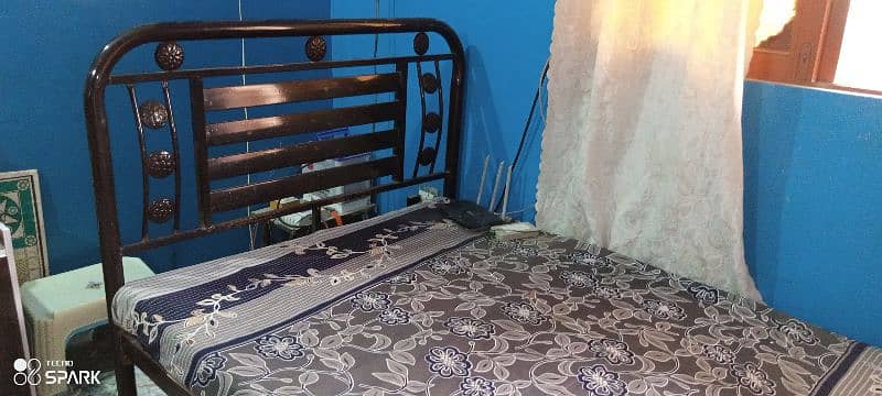 Iron Bed Signal with mattress 2