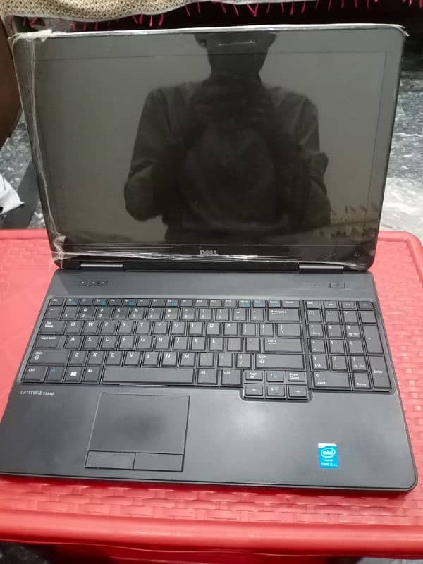 Dell latitude E5540 0