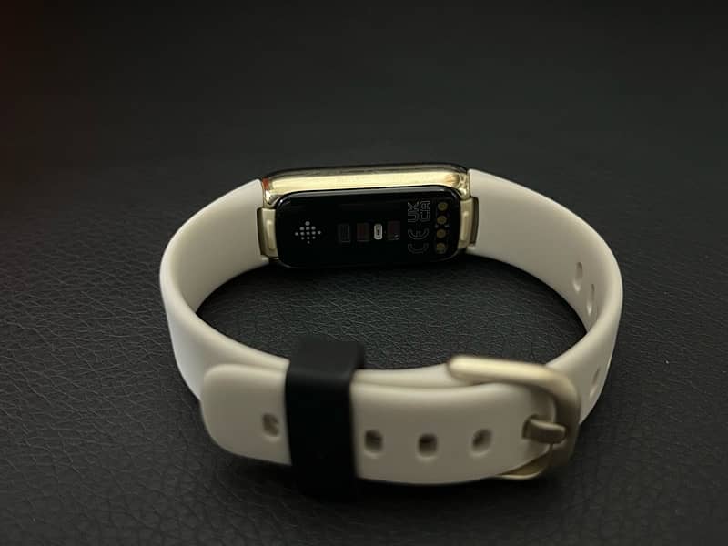 Google Fitbit Luxe 1