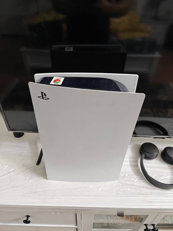 Ps5 1 TB with Console Digital Version (like new) 3